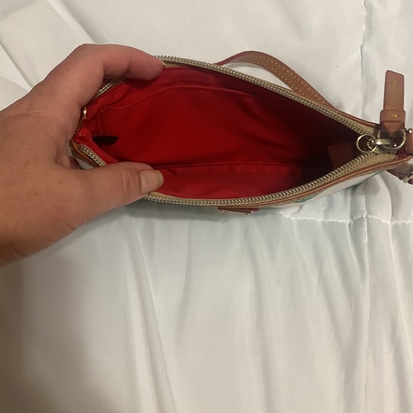 Authentic Dooney Bourke "chevron" wristlet - Picture 2 of 2